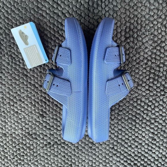 Adjustable “pillow” sandals - Fit Size 5.5-6.5 - Navy & Black - Picture 4 of 7